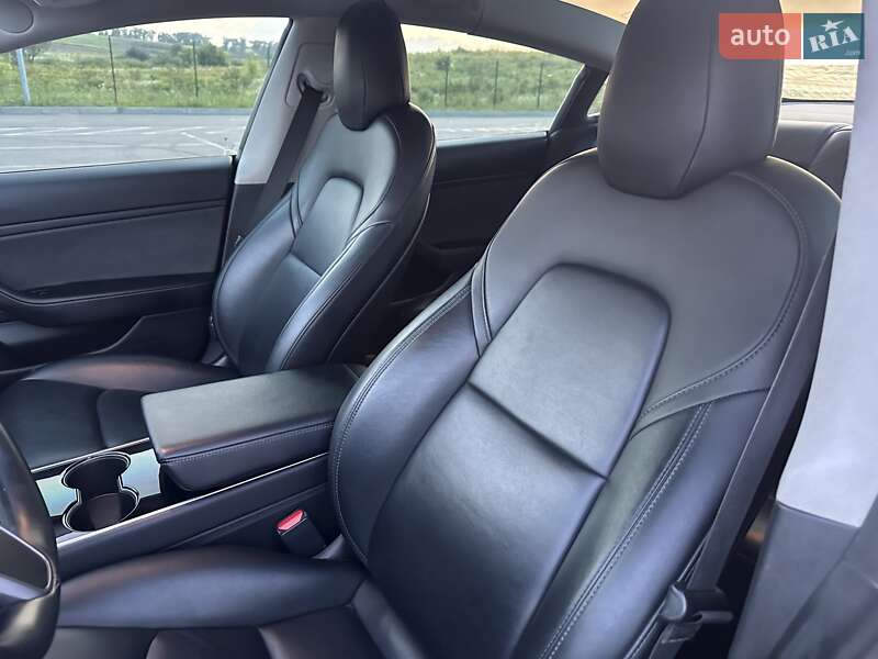 Седан Tesla Model 3 2019 в Рівному