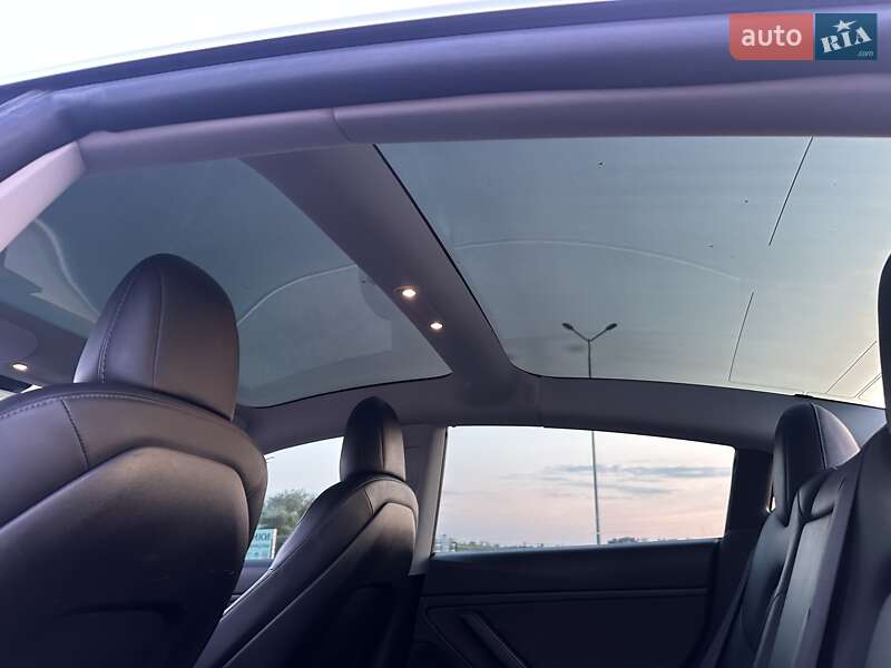 Седан Tesla Model 3 2019 в Рівному