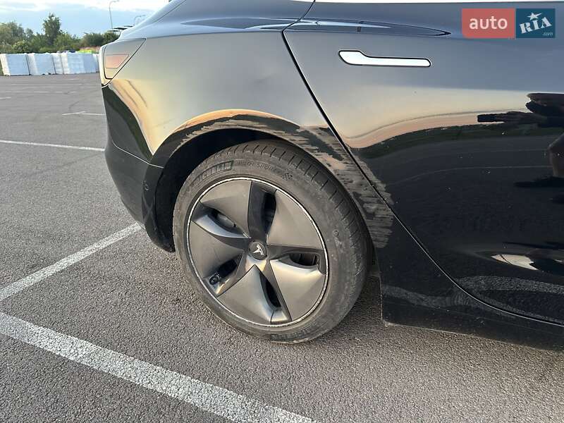 Седан Tesla Model 3 2019 в Рівному