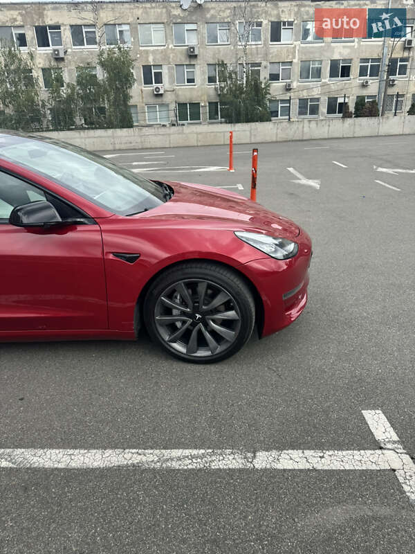 Седан Tesla Model 3 2018 в Києві