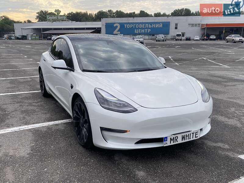 Седан Tesla Model 3 2022 в Ужгороді