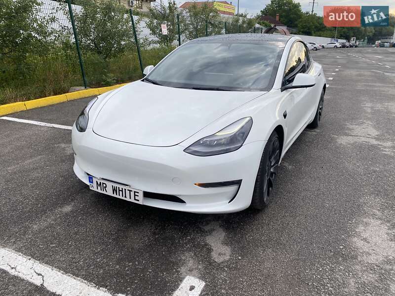 Седан Tesla Model 3 2022 в Ужгороді