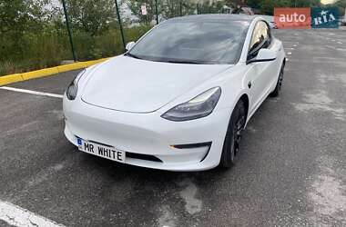 Седан Tesla Model 3 2022 в 
