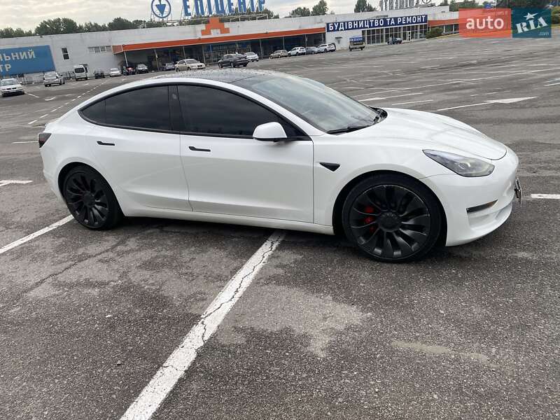 Седан Tesla Model 3 2022 в Ужгороді