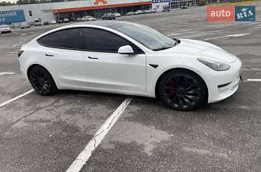 Седан Tesla Model 3 2022 в 