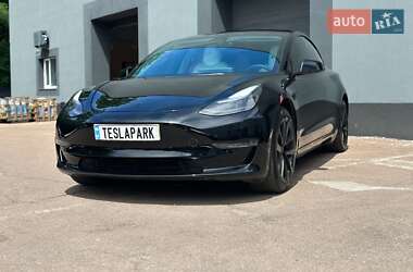 Седан Tesla Model 3 2022 в 