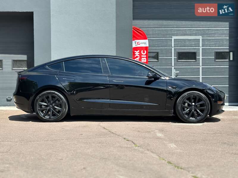 Седан Tesla Model 3 2022 в Києві