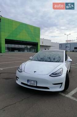 Седан Tesla Model 3 2020 в 