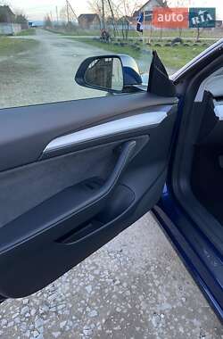 Седан Tesla Model 3 2021 в 