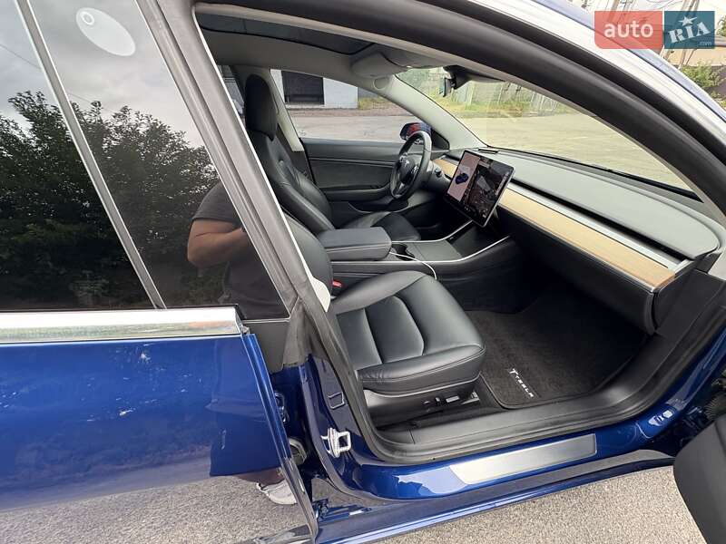 Седан Tesla Model 3 2019 в Києві