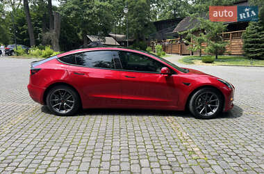 Седан Tesla Model 3 2022 в 