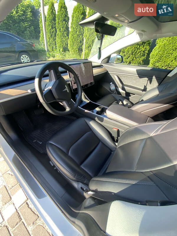 Седан Tesla Model 3 2019 в Києві