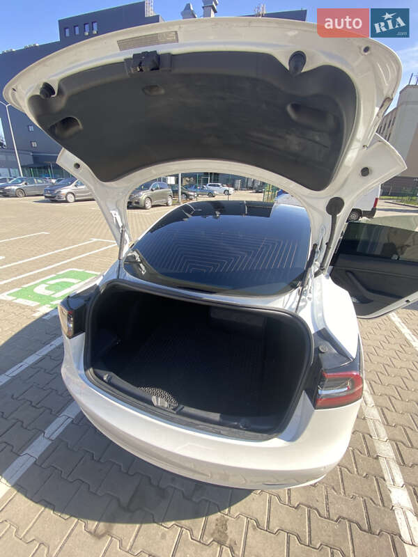 Седан Tesla Model 3 2019 в Києві