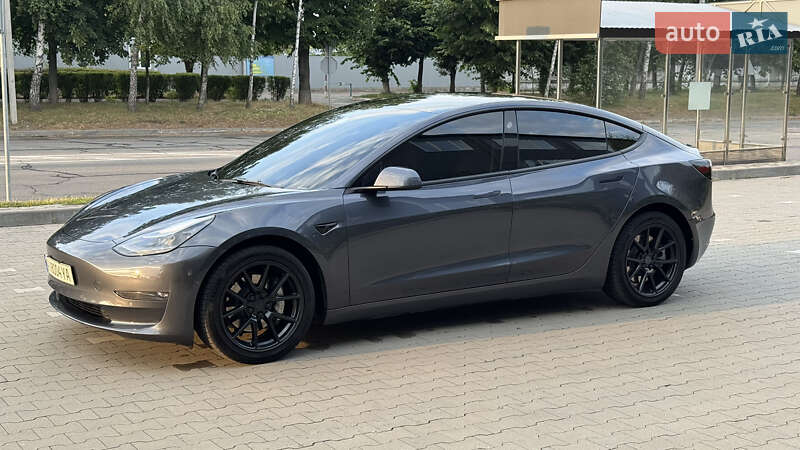 Седан Tesla Model 3 2022 в Киеве