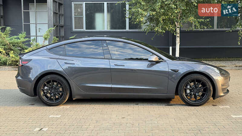 Седан Tesla Model 3 2022 в Киеве