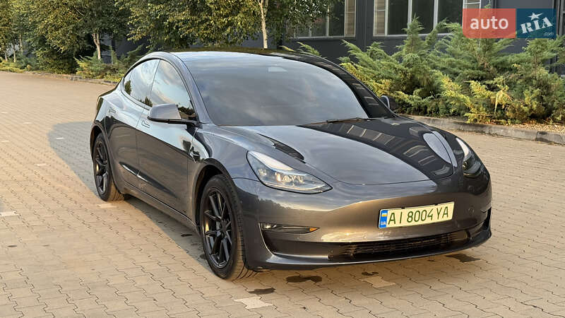 Седан Tesla Model 3 2022 в Киеве