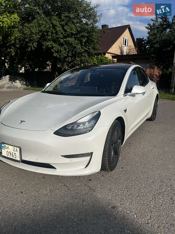 Седан Tesla Model 3 2019 в Києві