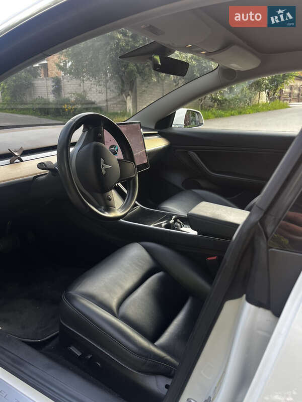 Седан Tesla Model 3 2019 в Києві