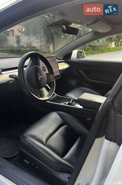 Седан Tesla Model 3 2019 в 