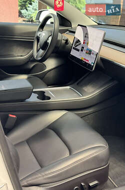 Седан Tesla Model 3 2020 в 