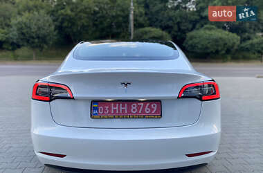 Седан Tesla Model 3 2020 в 