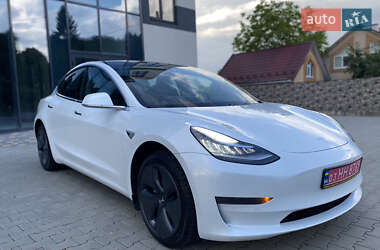 Седан Tesla Model 3 2020 в 