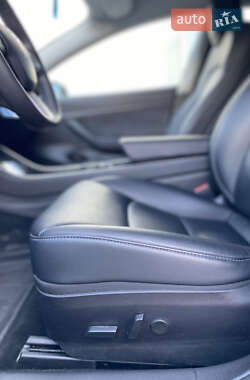Седан Tesla Model 3 2020 в 