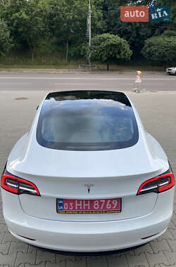 Седан Tesla Model 3 2020 в 