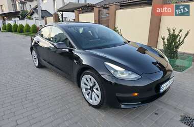 Седан Tesla Model 3 2022 в 