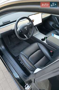 Седан Tesla Model 3 2022 в 