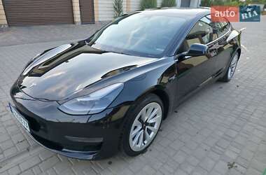 Седан Tesla Model 3 2022 в 