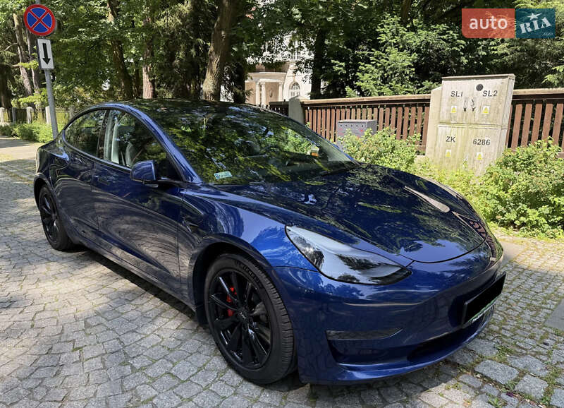 Седан Tesla Model 3 2023 в 