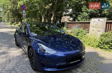 Седан Tesla Model 3 2023 в 