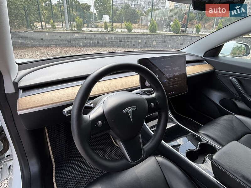 Седан Tesla Model 3 2019 в Одессе
