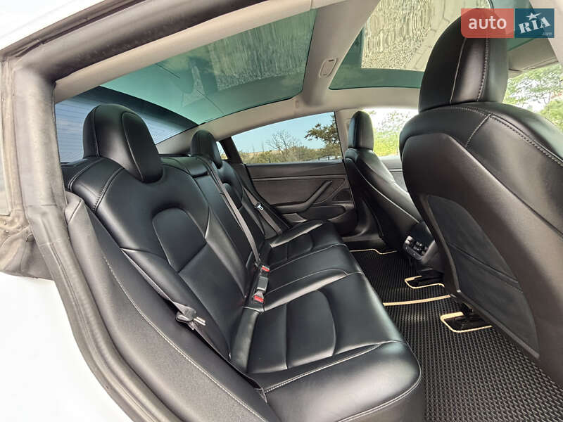 Седан Tesla Model 3 2019 в Одессе