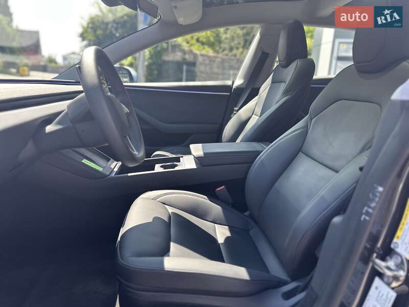 Седан Tesla Model 3 2024 в Луцьку