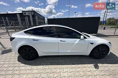 Седан Tesla Model 3 2024 в 