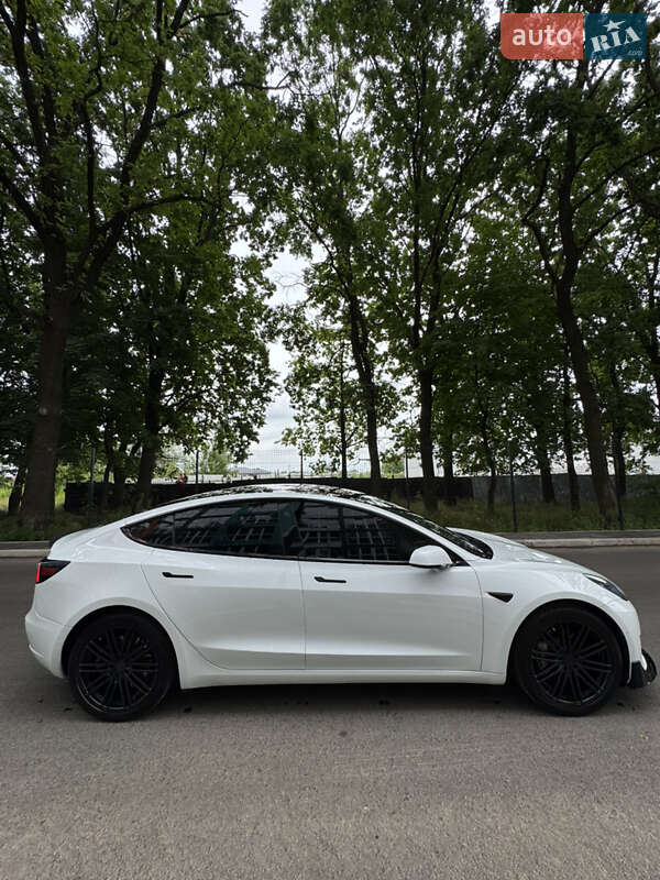 Седан Tesla Model 3 2018 в Чернігові