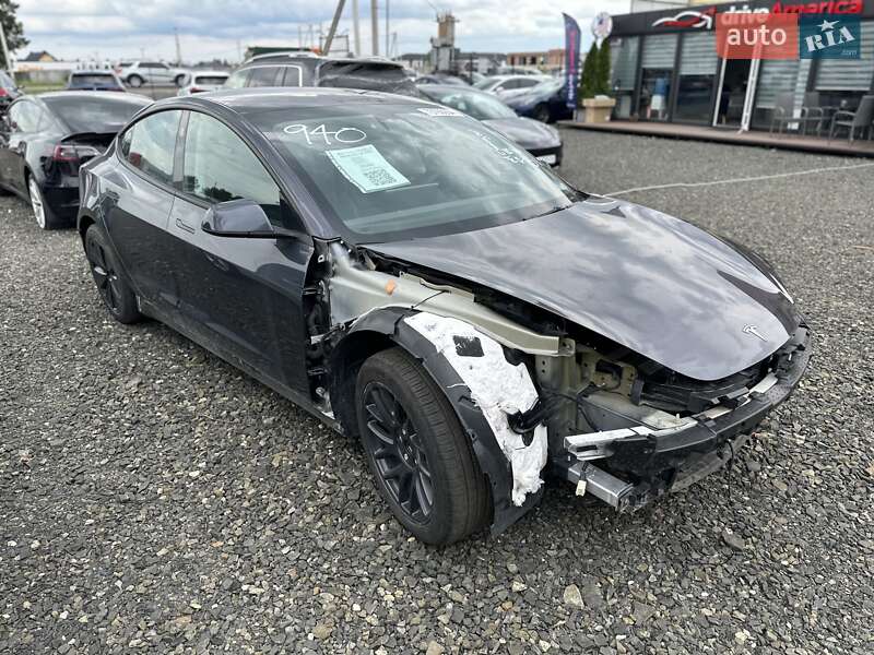 Седан Tesla Model 3 2024 в Луцке
