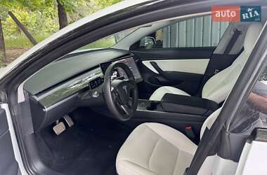 Седан Tesla Model 3 2020 в 