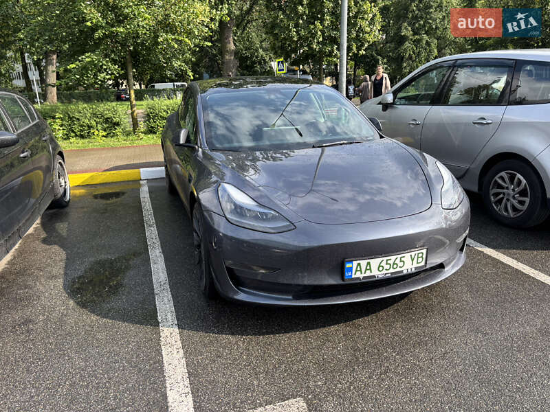 Седан Tesla Model 3 2023 в 