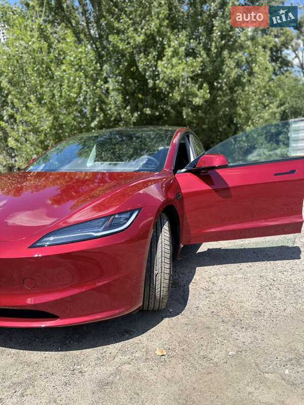 Седан Tesla Model 3 2024 в Львові