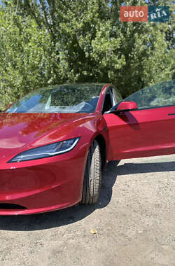 Седан Tesla Model 3 2024 в 