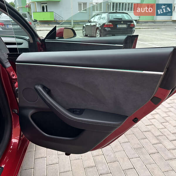 Седан Tesla Model 3 2024 в Львові