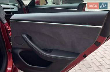 Седан Tesla Model 3 2024 в 