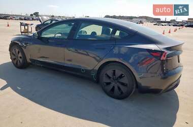 Седан Tesla Model 3 2024 в 