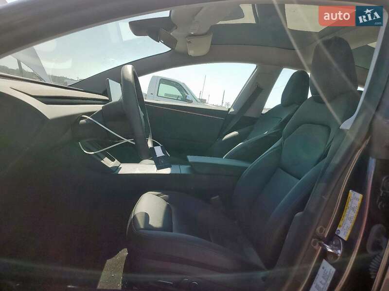 Седан Tesla Model 3 2024 в Львові