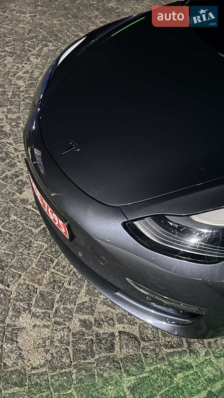 Седан Tesla Model 3 2022 в 
