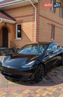 Седан Tesla Model 3 2020 в Березному