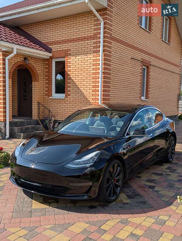 Седан Tesla Model 3 2020 в 
